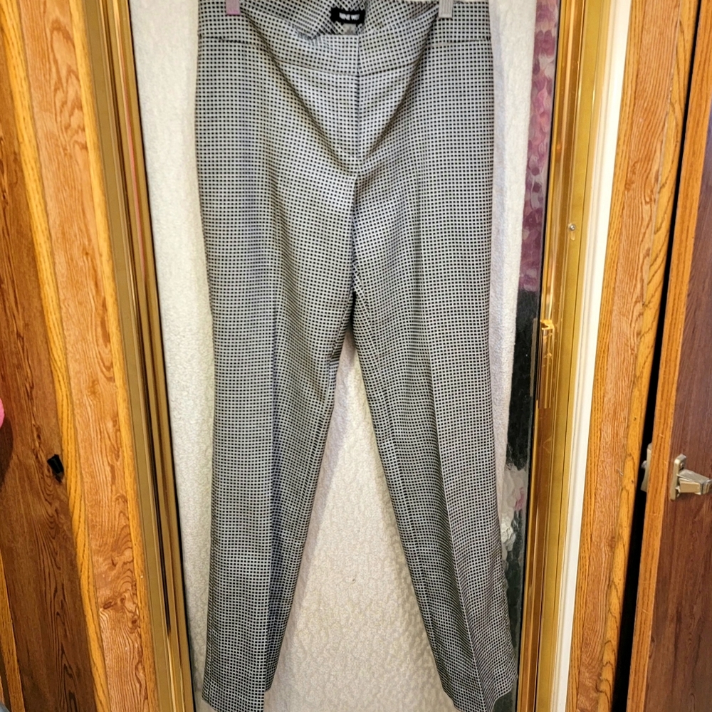 Nine West - B&W Check Pattern - Size 6